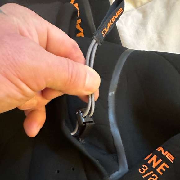 DAKINE CYCLONE ZIP FREE FULL WETSUIT
3/2MM-M & CYCLONE SPLIT TOE BOOT 3/2MM-11 - Picture 10 of 14
